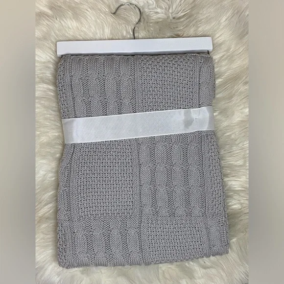 NEWBORN BRAND NEW BLANKET. - Picture 2 of 3